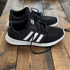 Adidas women’s cloud foam sneakers